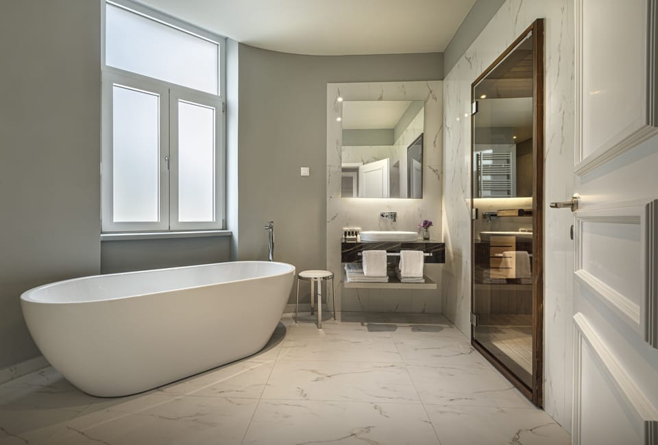 SPA Suite | Bathroom | Free toiletries, hair dryer, bathrobes, slippers