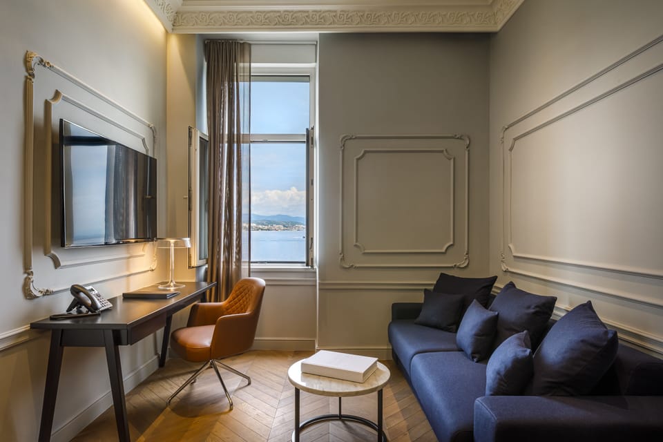 Junior Suite - Sea View | Living area | 100-cm LCD TV with cable channels