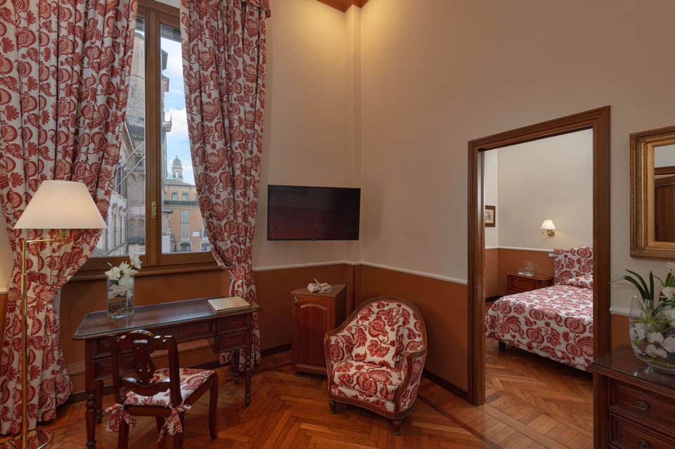 Junior Suite | Down comforters, minibar, in-room safe, desk