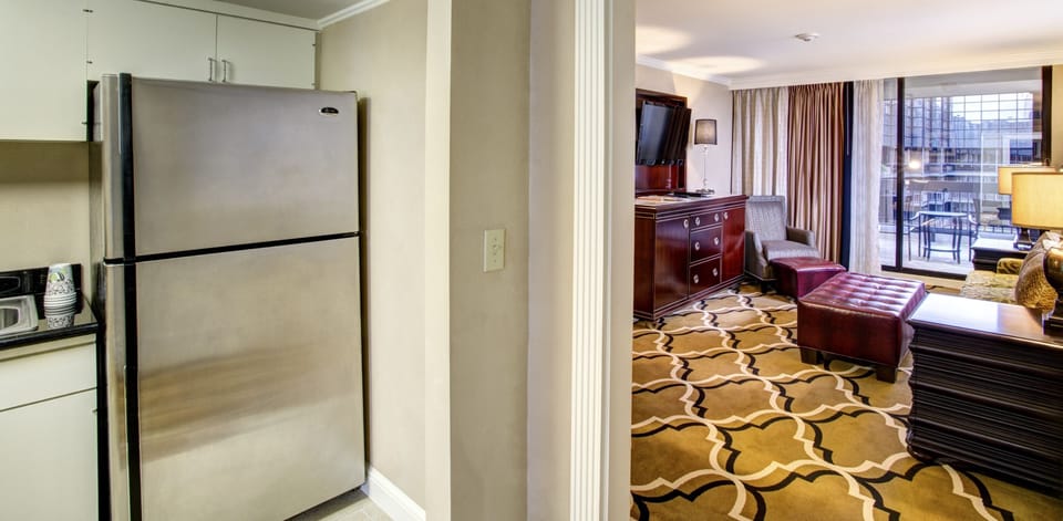 Egyptian cotton sheets, premium bedding, down comforters, in-room safe