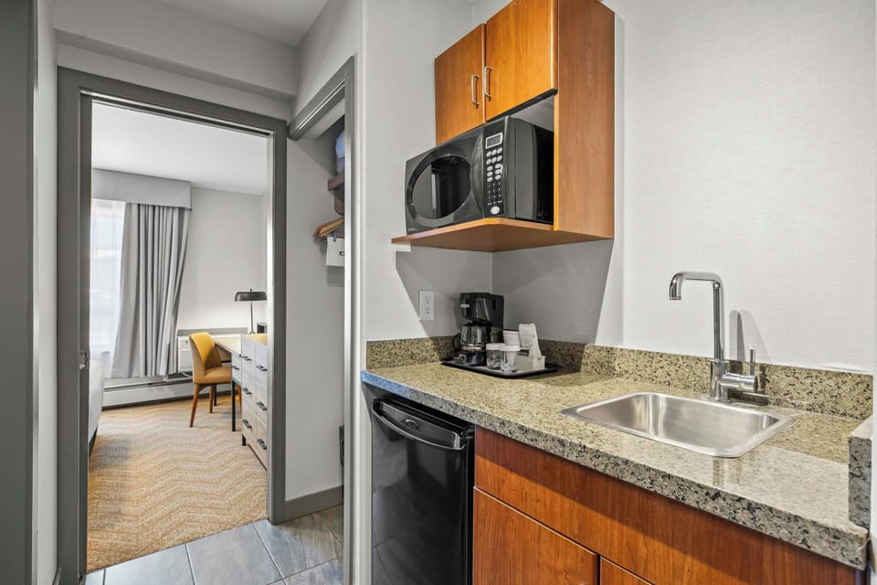 Standard Suite, Kitchenette (1 King Bed, Sofa Bed) | Private kitchenette | Microwave, coffee/tea maker