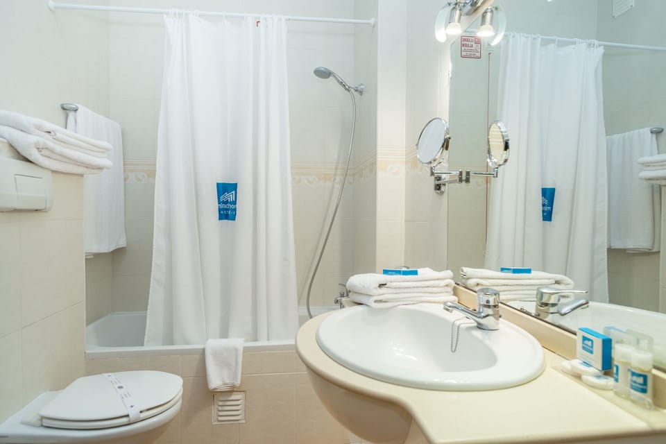 Combined shower/tub, deep soaking tub, free toiletries, hair dryer