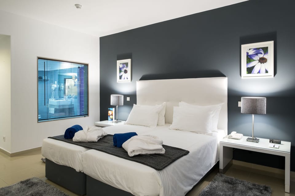 In-room safe, free WiFi, bed sheets