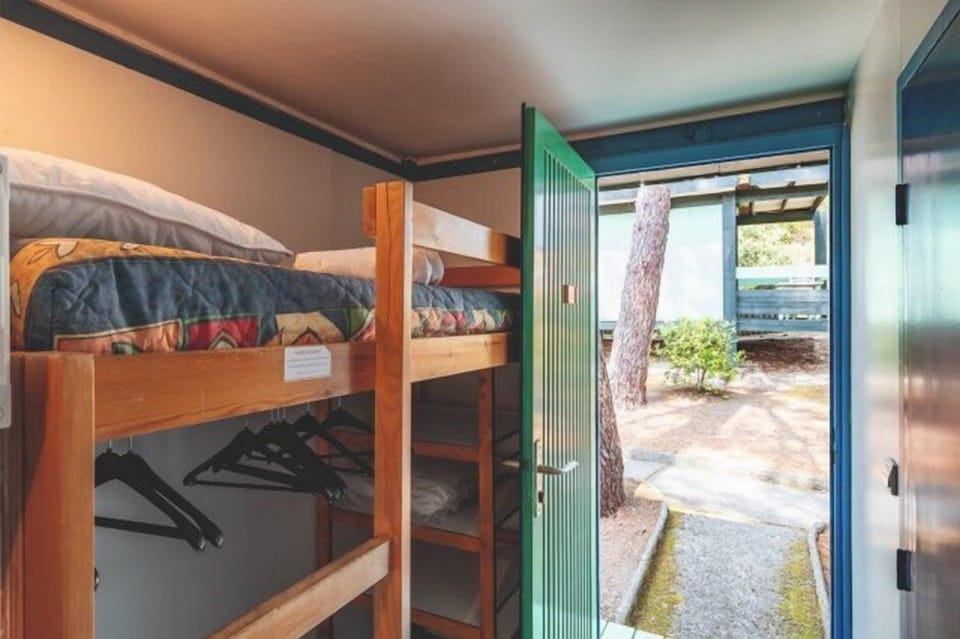 Cribs/infant beds