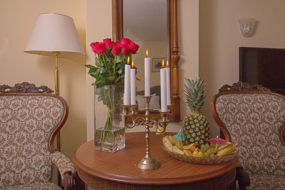 Suite | 1 bedroom, premium bedding, down comforters, minibar