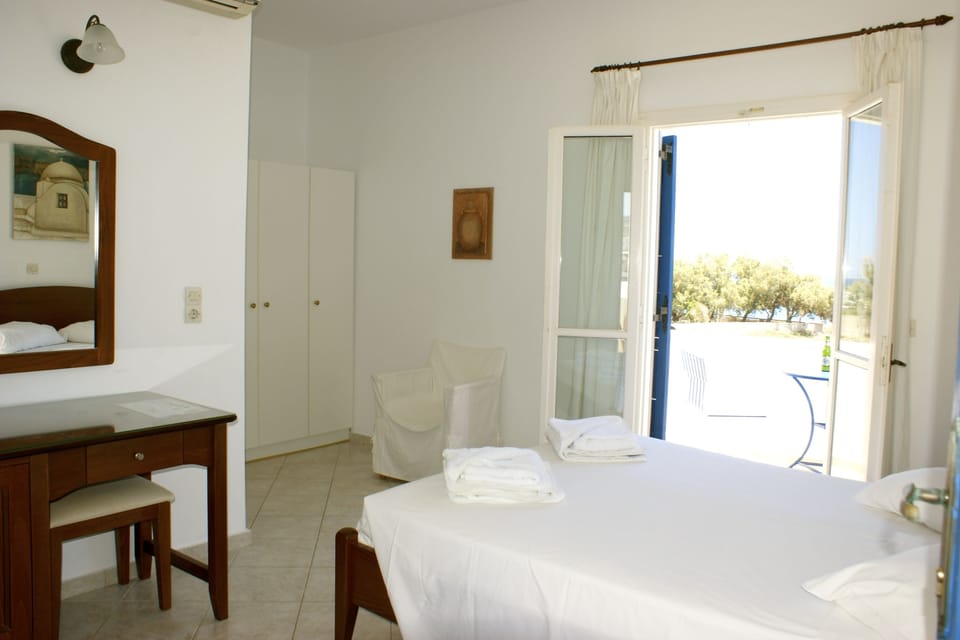 Standard Room, Sea View | Premium bedding, pillowtop beds, in-room safe, free WiFi