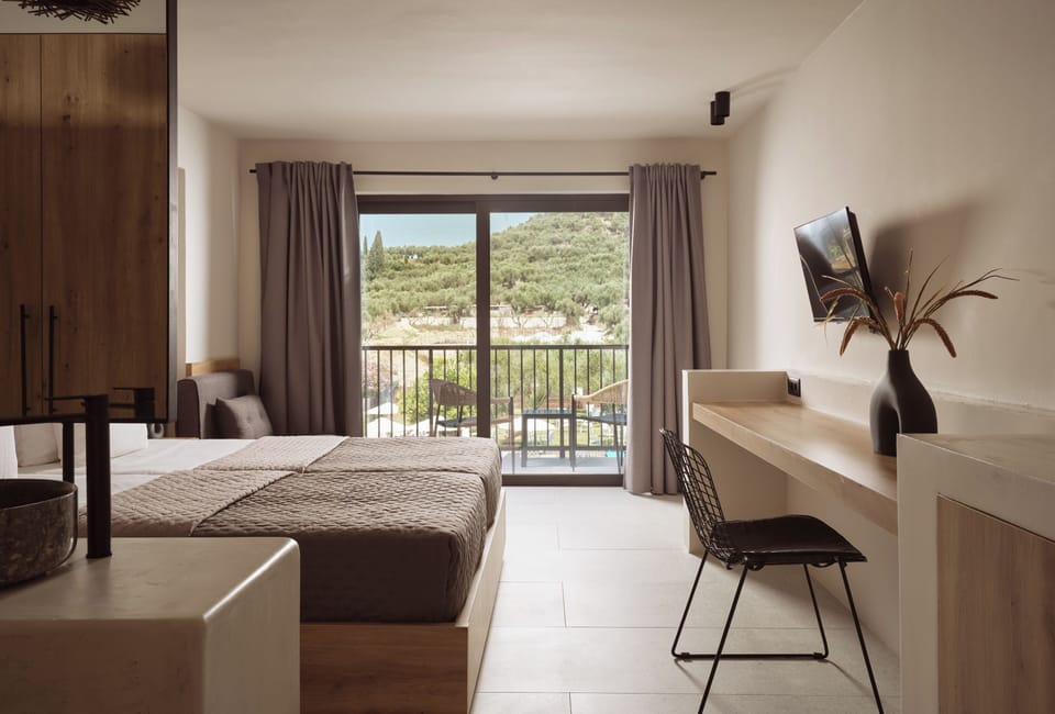 Deluxe Room with Pool View | Balcony