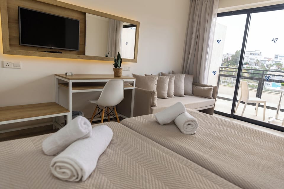 Standard Room, City View | Minibar, in-room safe, laptop workspace, blackout drapes