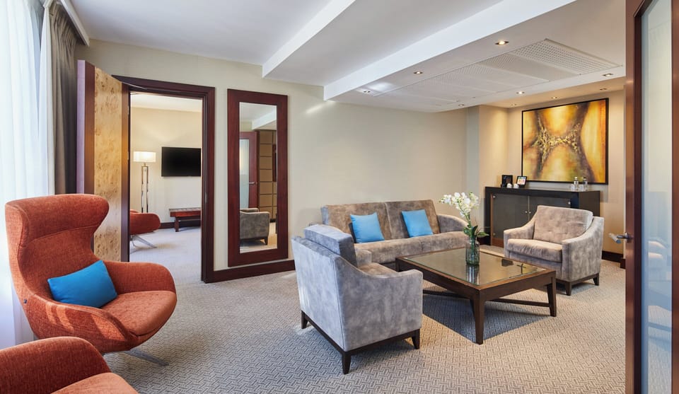 Premium bedding, in-room safe, desk, laptop workspace