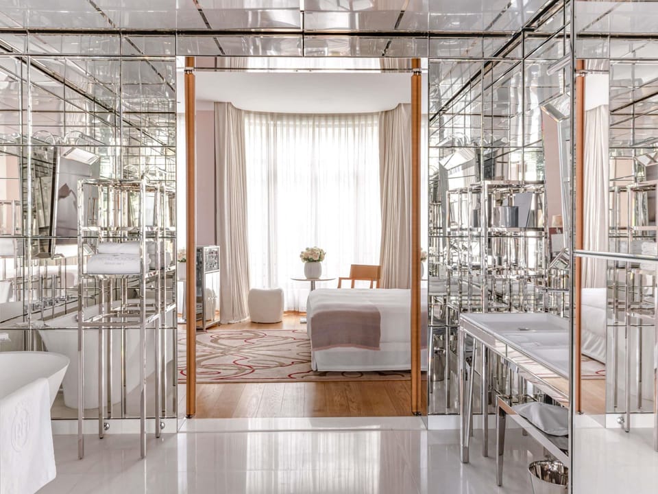 Prestige Suite | Premium bedding, minibar, in-room safe, laptop workspace