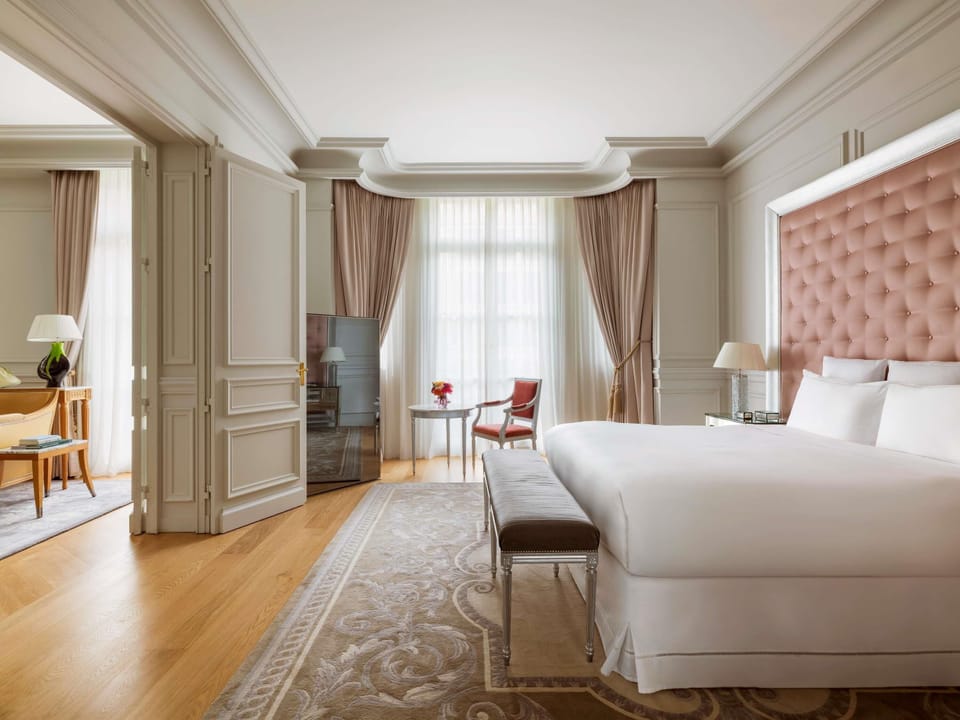 Avenue Presidential Suite | Premium bedding, minibar, in-room safe, laptop workspace
