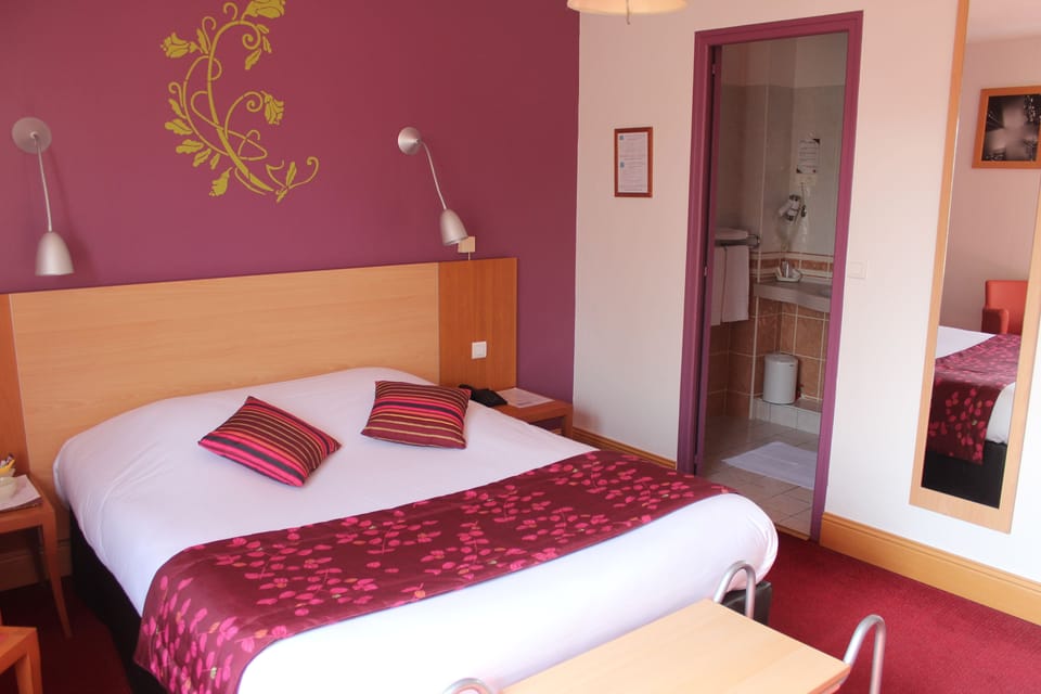 Double Room | In-room safe, desk, cribs (surcharge), rollaway beds (surcharge)