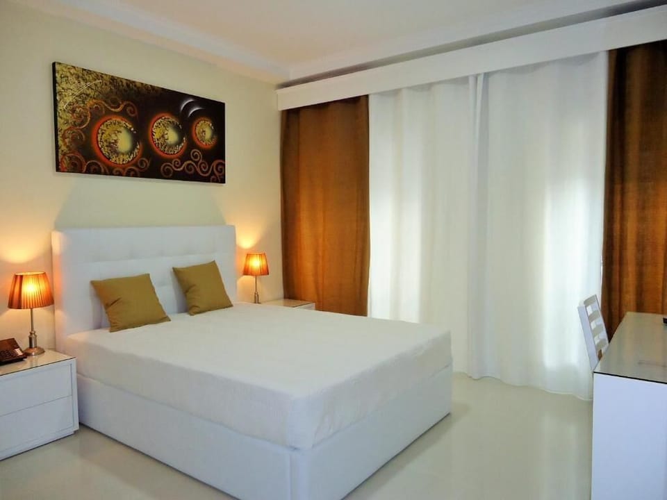 Economy Double Room, Non Smoking | In-room safe, individually decorated, desk, soundproofing