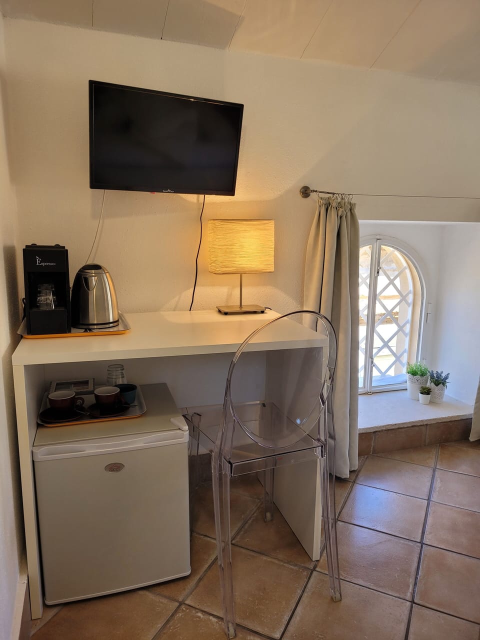 Classic Double Room | Individually decorated, individually furnished, blackout drapes