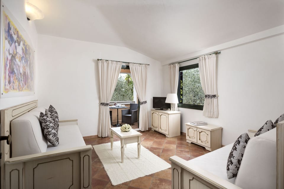 Family Room | In-room safe, soundproofing, cribs/infant beds