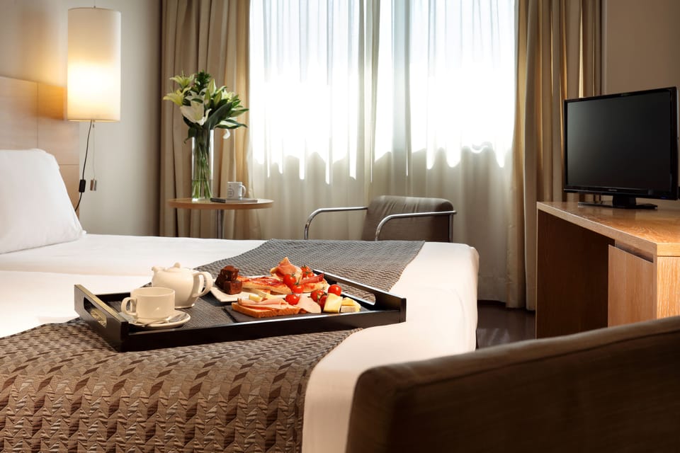 Double Room | Minibar, in-room safe, individually furnished, desk