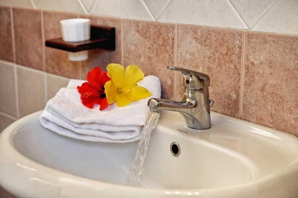 Bathroom sink
