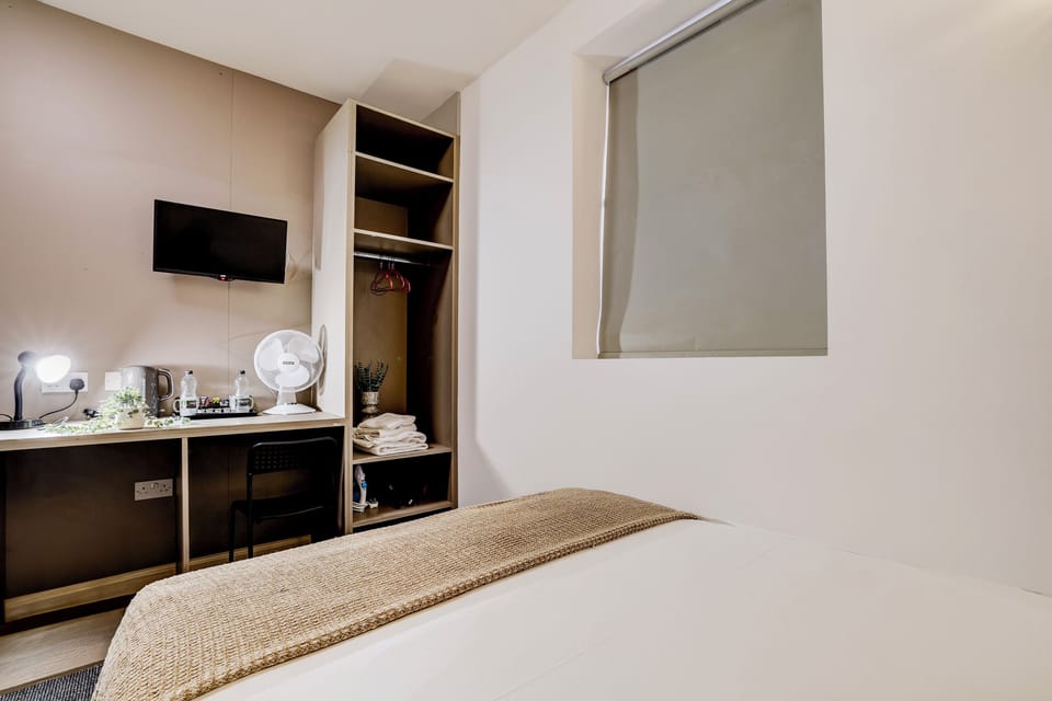 Standard Double Room | 1 bedroom, desk, iron/ironing board, free WiFi