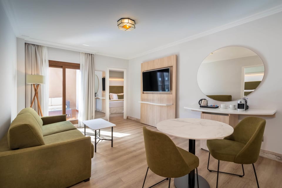 Premium bedding, pillowtop beds, minibar, in-room safe
