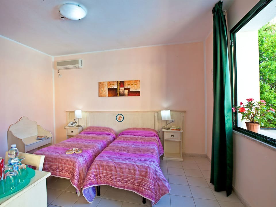 Superior Double Room | Desk, blackout drapes, cribs/infant beds, free WiFi