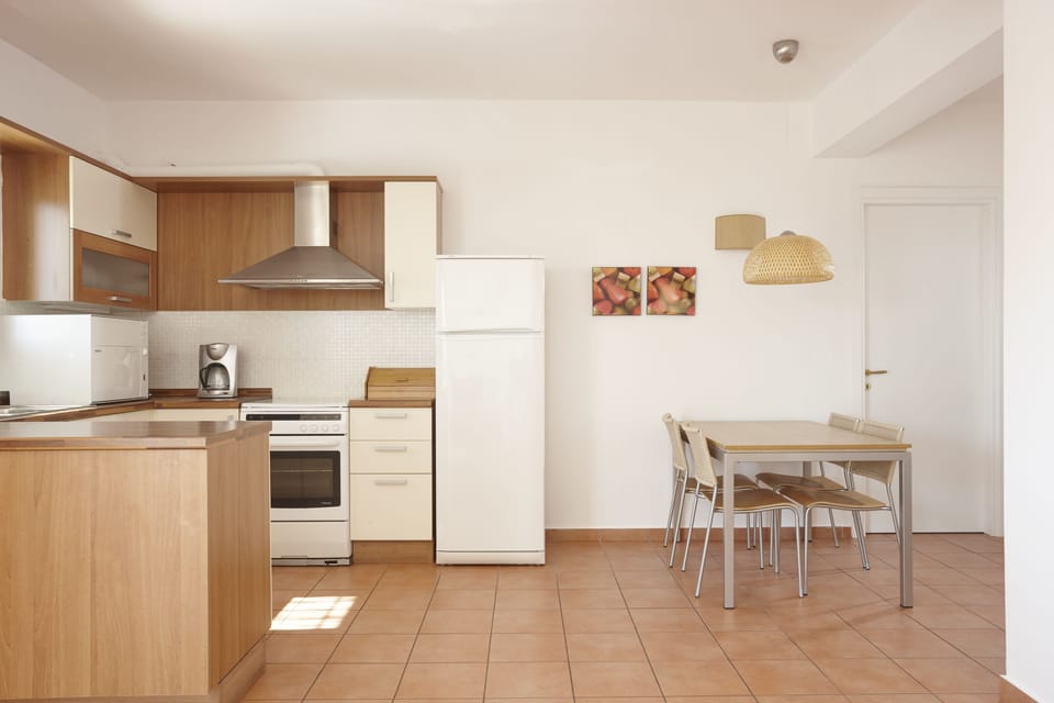 Fridge, stovetop, coffee/tea maker, cookware/dishes/utensils