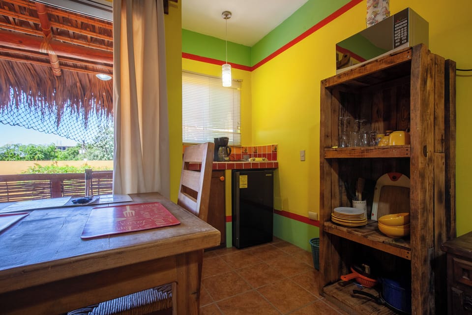 Suite | Blackout drapes, iron/ironing board, free WiFi, bed sheets