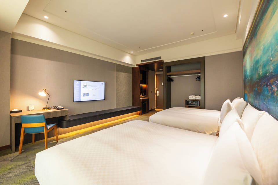 Premium bedding, down comforters, free minibar, in-room safe