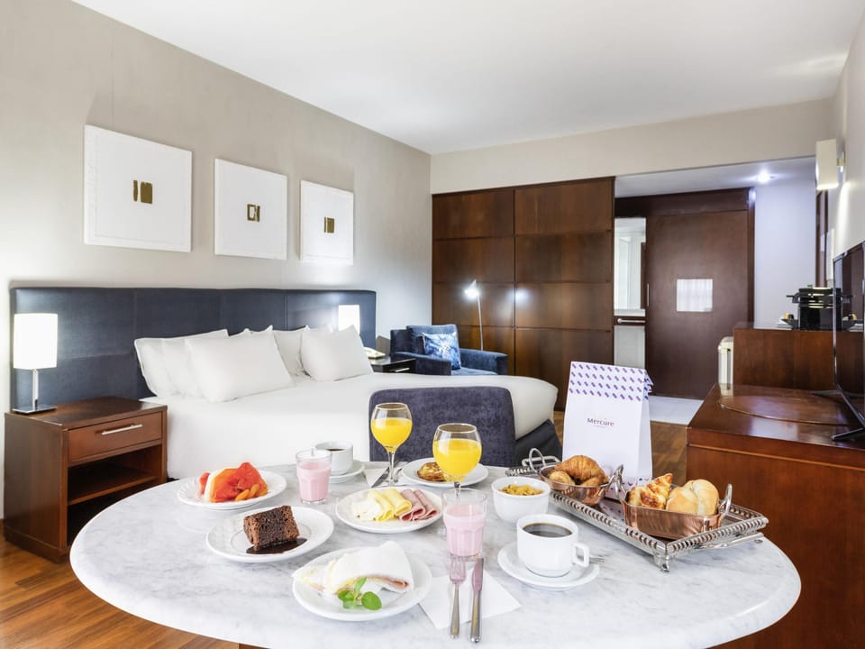 Superior Apartment, 1 Queen Bed | Premium bedding, minibar, in-room safe, blackout drapes