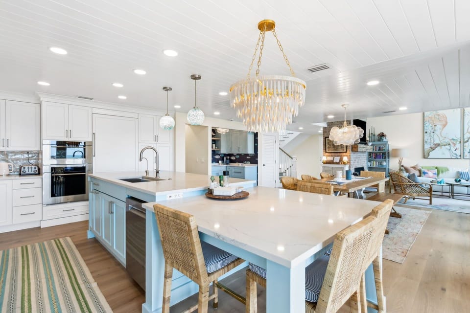 House, 6 Bedrooms | Private kitchen | Full-size fridge, microwave, oven, stovetop
