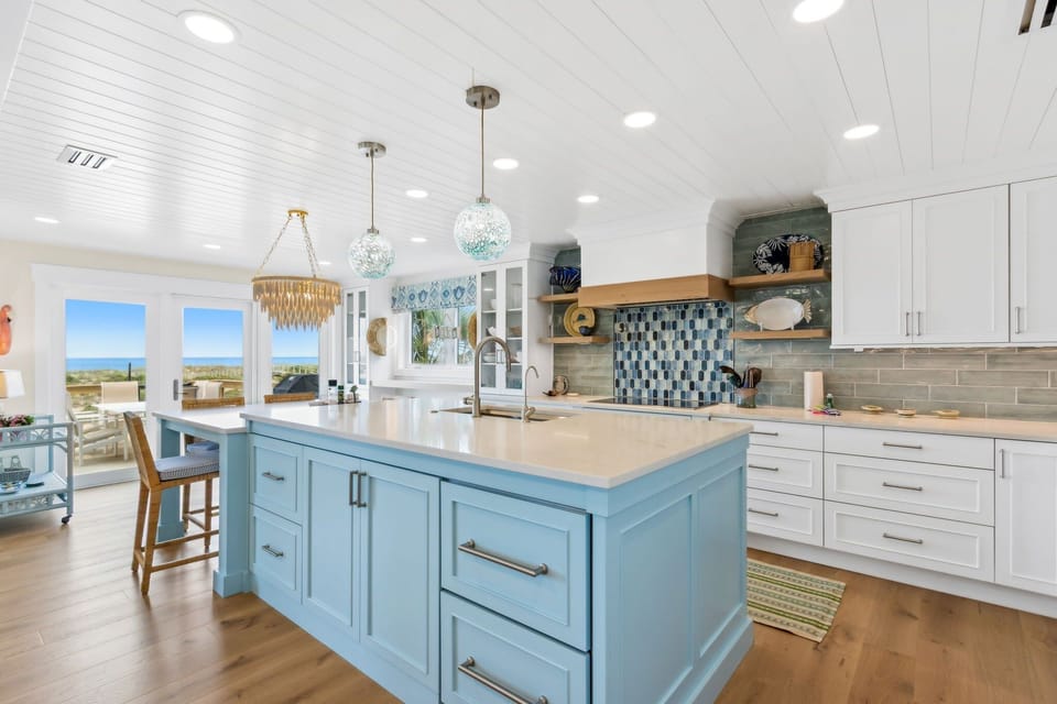 House, 6 Bedrooms | Private kitchen | Full-size fridge, microwave, oven, stovetop