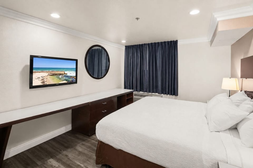 Standard Room, 1 King Bed | Desk, blackout drapes, iron/ironing board (on request), WiFi (free)