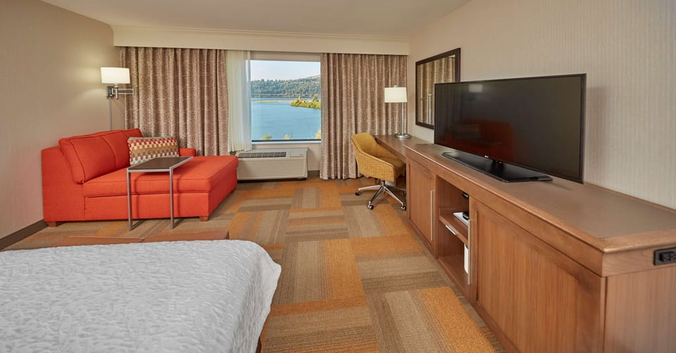 Travel crib, free rollaway beds, free WiFi, bed sheets