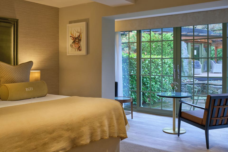 Suite, 1 King Bed (Junior Suite with Terrace) | Hypo-allergenic bedding, desk, laptop workspace, iron/ironing board