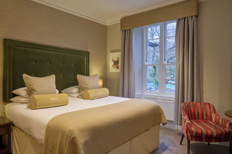 Standard Room, 1 King Bed, Ensuite (Double Room) | Hypo-allergenic bedding, desk, laptop workspace, iron/ironing board