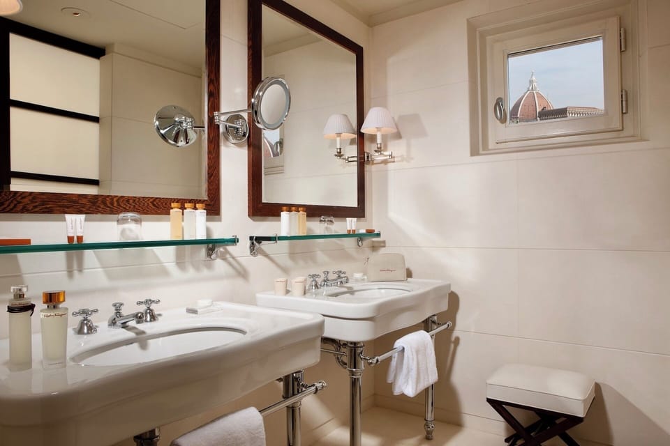 Gallery Suite | Bathroom | Combined shower/tub, rainfall showerhead, designer toiletries