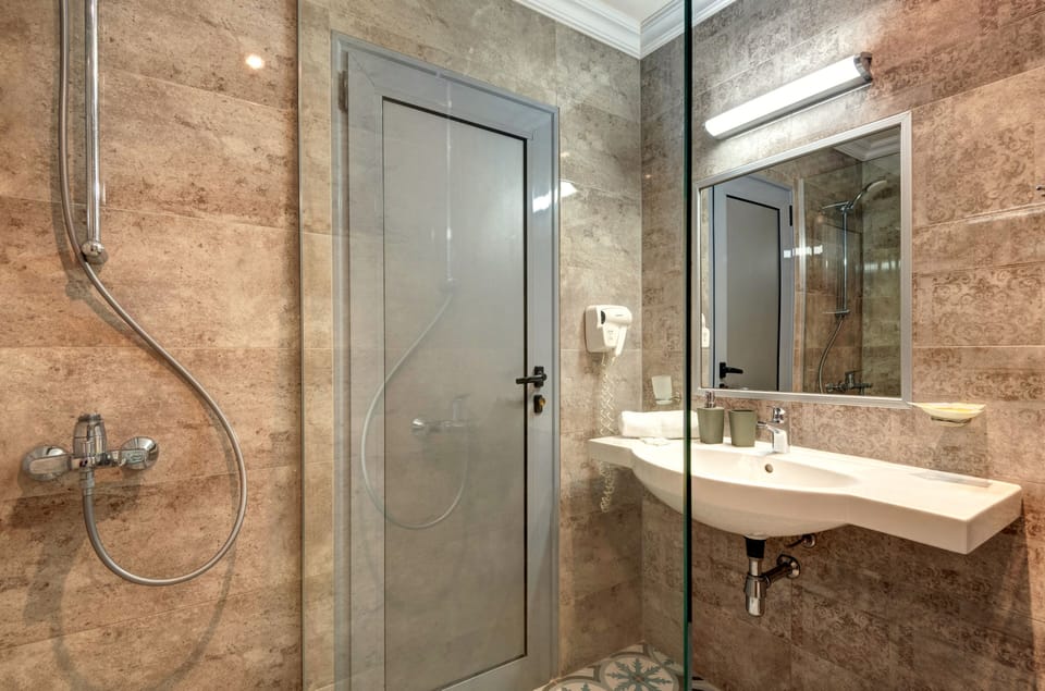 Double or Twin Room, Balcony | Desk, iron/ironing board, cribs/infant beds, rollaway beds