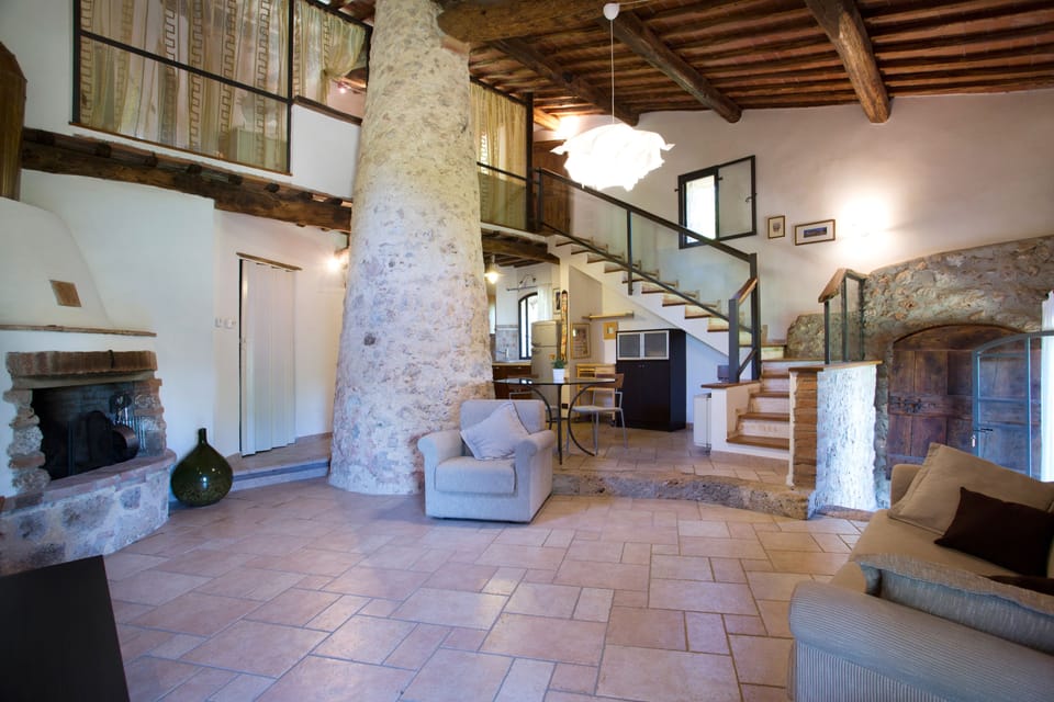 Deluxe Suite, Jetted Tub | Memory foam beds, WiFi (free), bed sheets