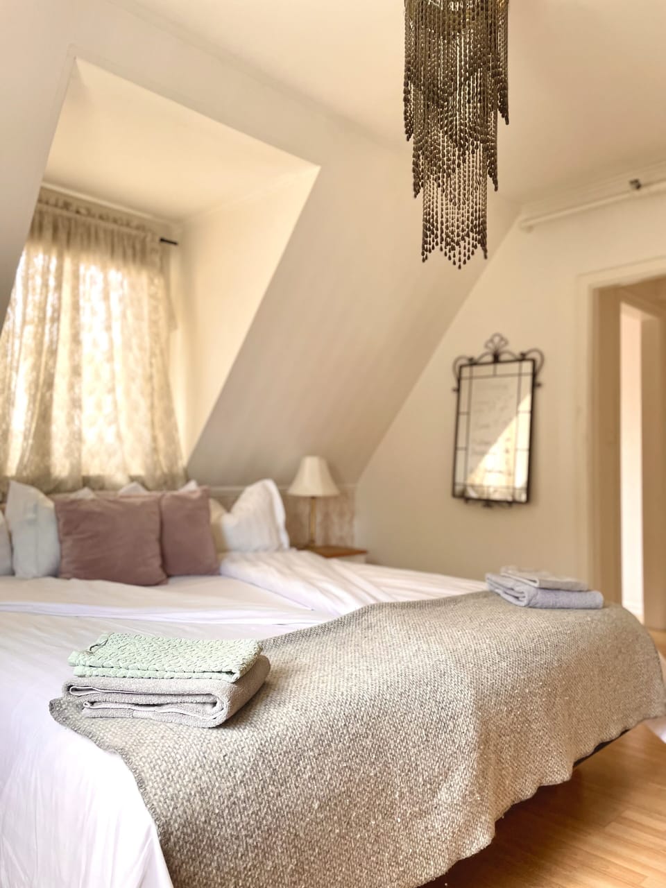 Double Room | 1 bedroom, minibar, desk, iron/ironing board