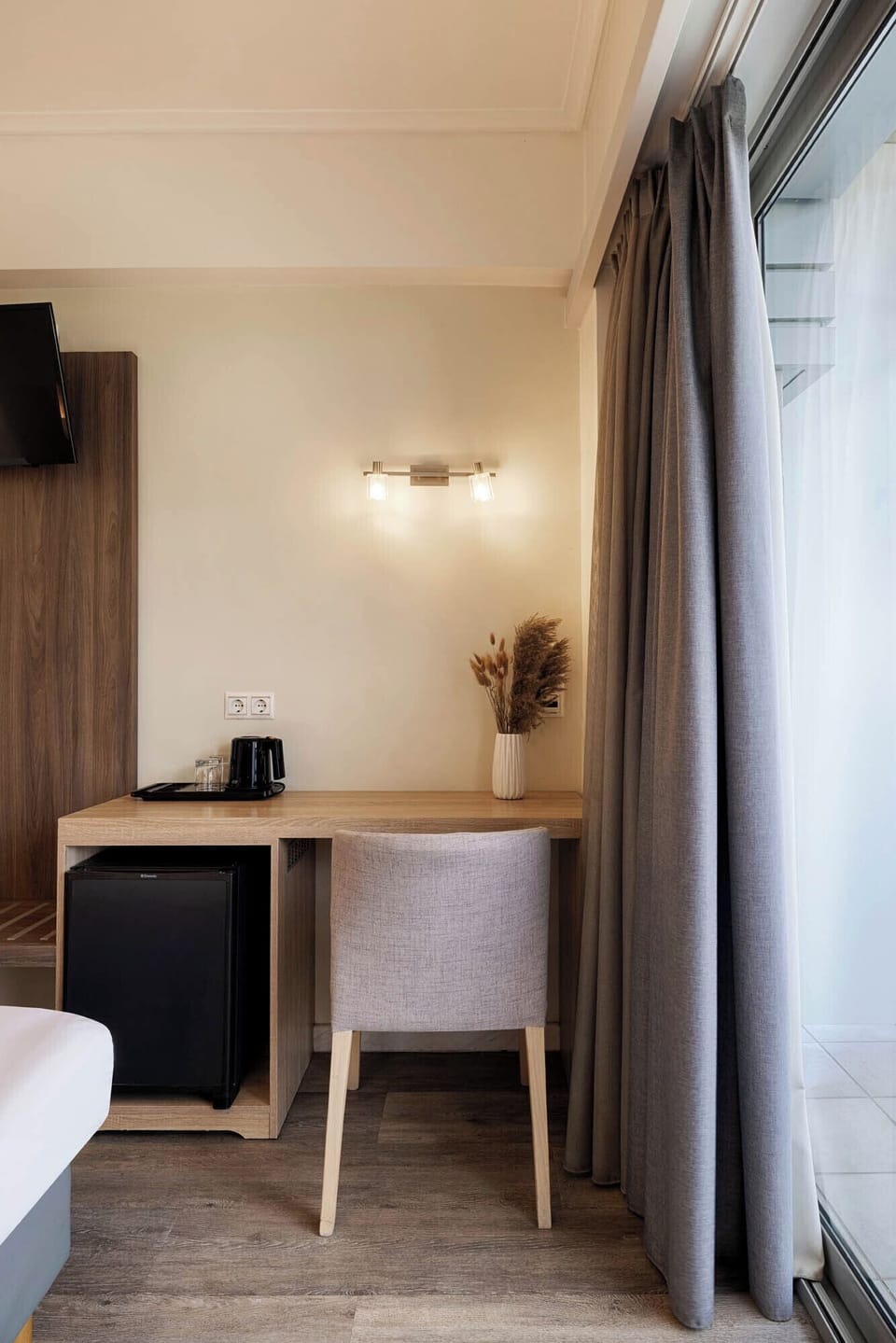 Superior Double or Twin Room | Minibar, in-room safe, desk, blackout drapes