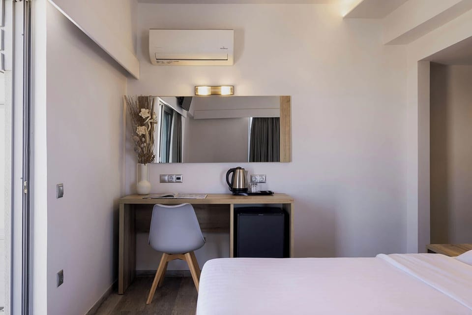 Deluxe Double or Twin Room, Balcony | Minibar, in-room safe, desk, blackout drapes