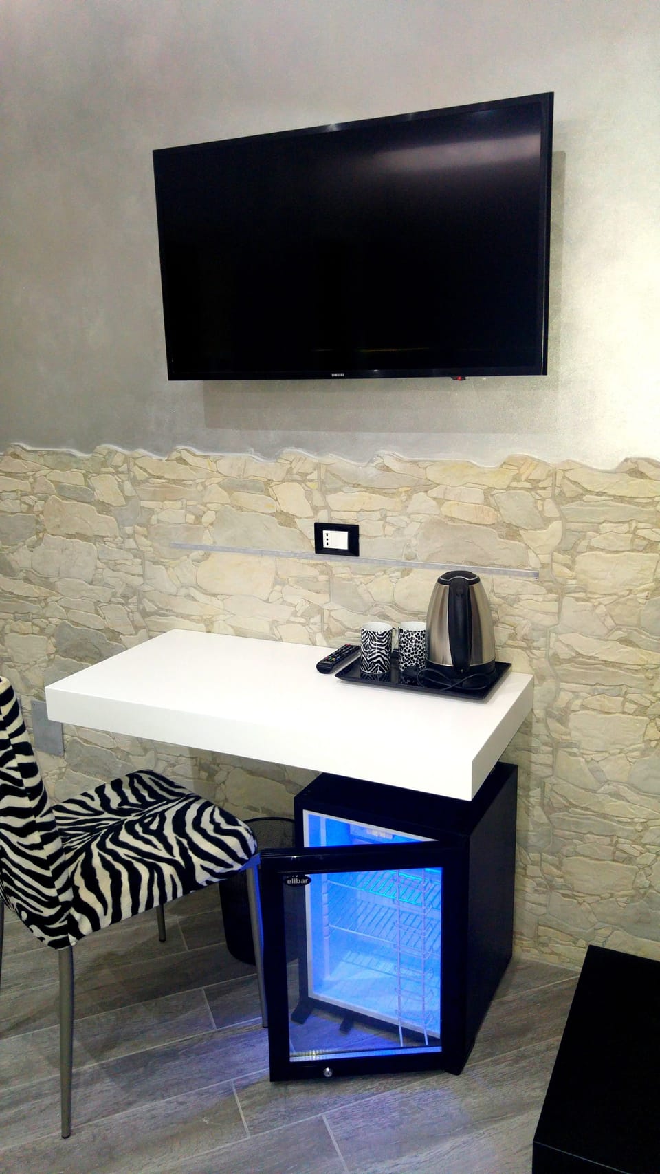 Luxury Suite, 1 Bedroom, Sauna | Memory foam beds, minibar, in-room safe, desk