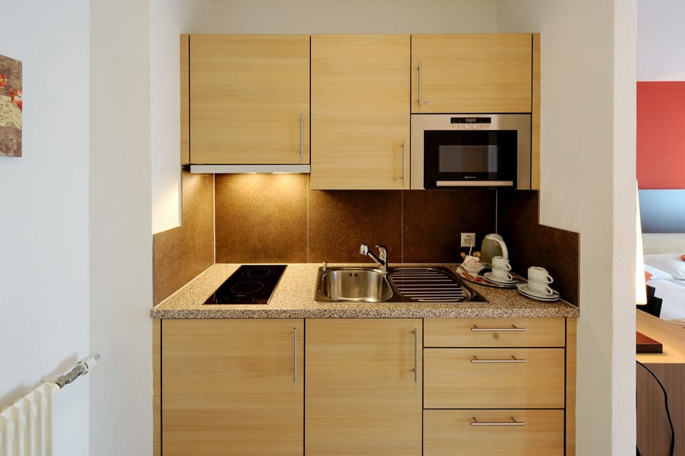 Select Comfort beds, in-room safe, soundproofing, free WiFi