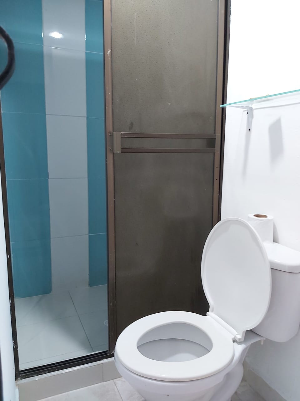 Basic Double Room | Bathroom | Towels, soap, toilet paper