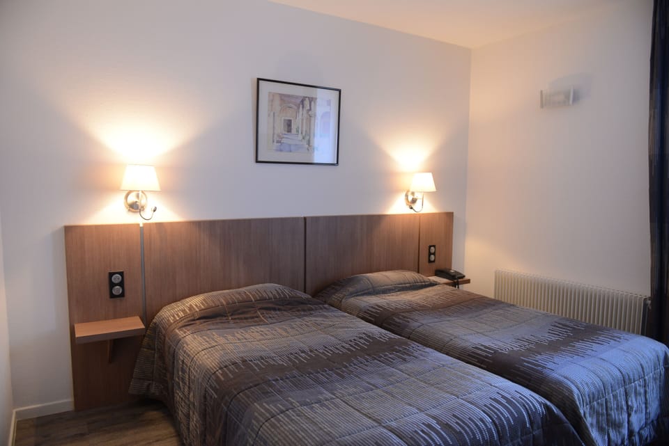 Twin Room | Individually decorated, individually furnished, desk, blackout drapes