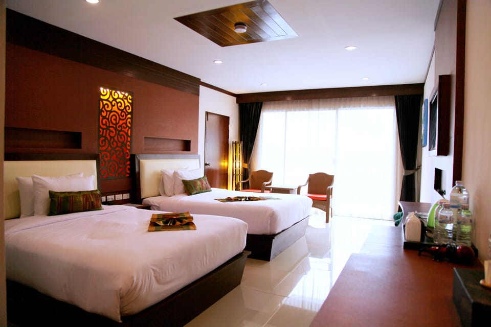 Family Suite, Pool View | Minibar, in-room safe, desk, iron/ironing board