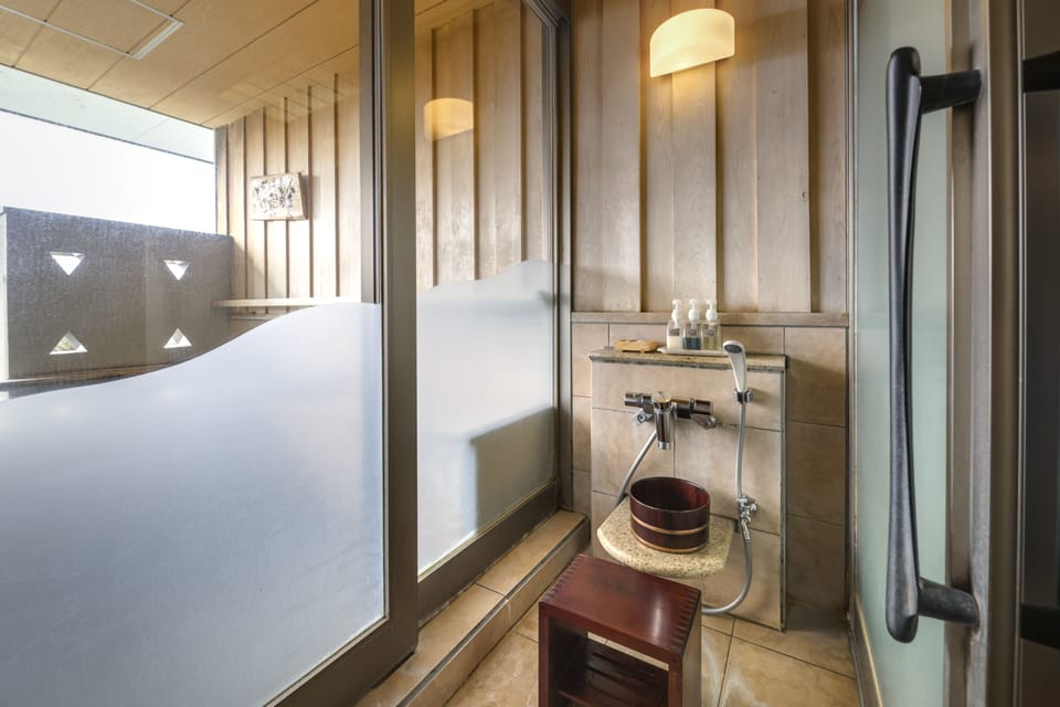 "Waraku" Yuraku Yamabiko-tei Japanese Style Room with Open-Air Bath Mount Fuji View - Non-Smoking | Bathroom shower