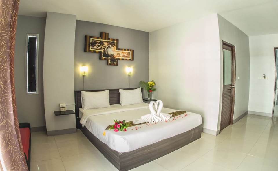 Family Room | Minibar, in-room safe, rollaway beds, free WiFi
