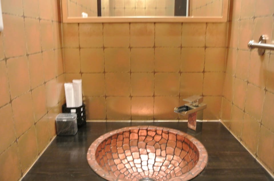 Bathroom sink