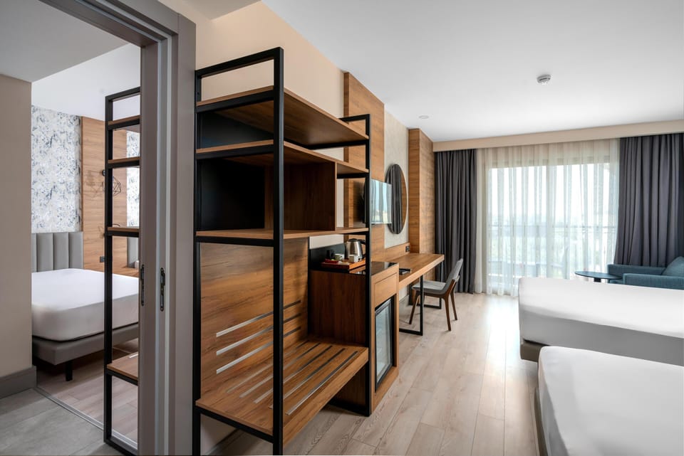 Family Room | Premium bedding, minibar, desk, soundproofing