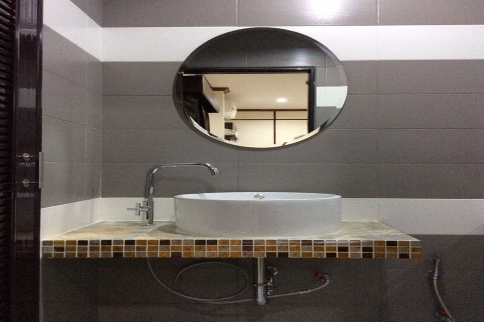 Bathroom sink